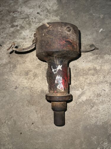 International 560 460 Utility Distributor 368051R1  Antique Tractor For Parts