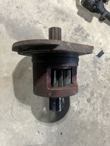 3072915-R1 Left Hand Bull Pinion Shaft A/cage IH 444