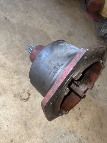 IH Farmall 560 PTO Carrier housing W/Shaft 373549-R1