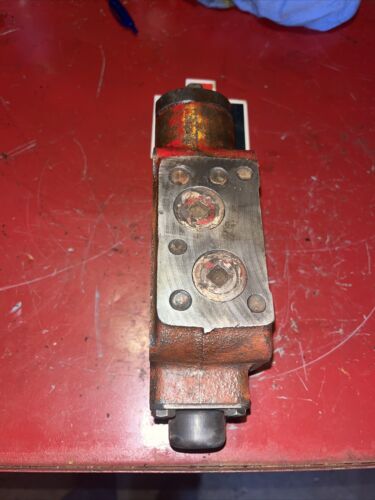 Farmall 300, 350, 400 450 Hydraulic valve Antique Tractor 360587-R1