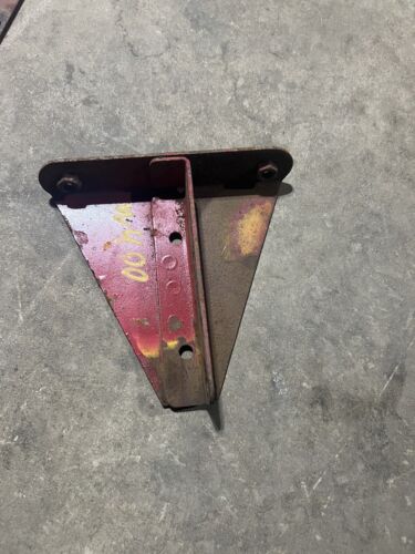 IHC International W400 Mounting bracket Antique Tractor