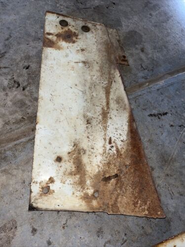 IH FARMALL 706 TRACTOR RIGHT RADIATOR SIDE PANEL