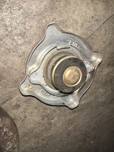 393229R91 Pressurized Radiator Cap Fits International Tractor 140 240 340 404