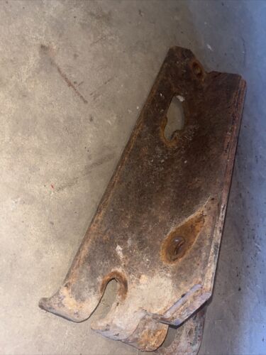 IH Farmall M SM MD 400 Axle Drawbar Mounting Brackets Pair Antique Tractor