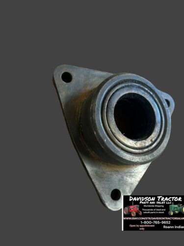JOHN DEERE H243R CAMSHAFT BEARING HOUSING RH FOR H TRACTOR