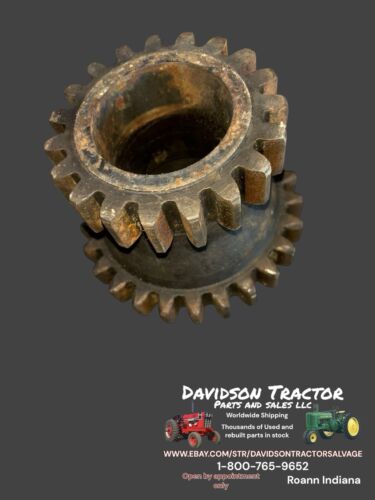 USED JOHN DEERE UNSTYLED A TRACTOR 19 & 25 TOOTH COUNTERSHAFT IDLER GEAR A1578R