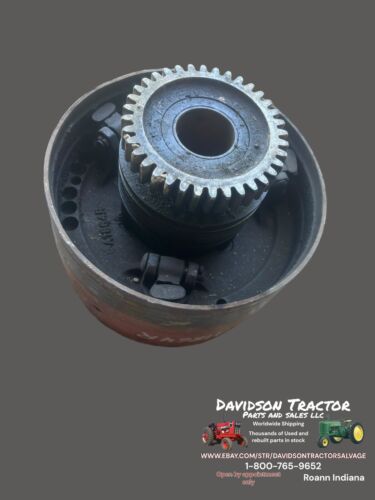 USED JOHN DEERE A TRACTOR BELT PULLEY CLUTCH ASSEMBLY A1864R