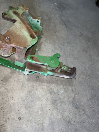 R27586R John Deere 3010 Handles w/Guide