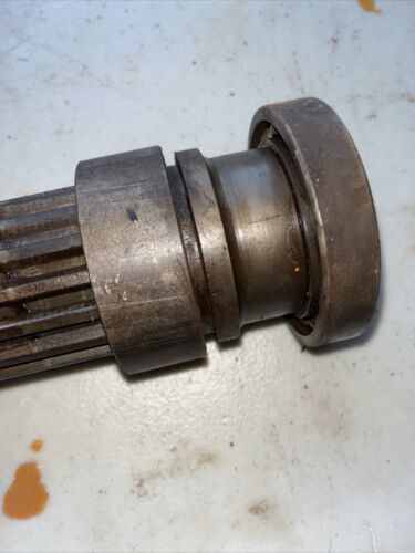 Farmall 400 450 560 RC IH Tractor transmission drive gear main shaft