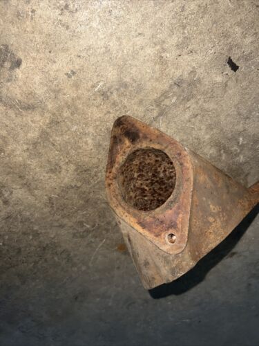 John Deere 620 630 A5316R upper radiator casting