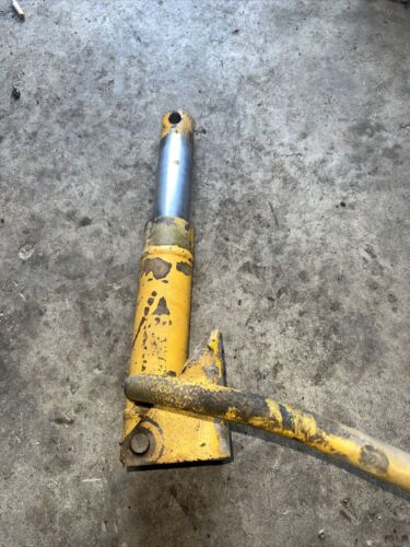 International Cub 154 185low boy IH Tractor Orgnl hydraulic lift cylinder & hose
