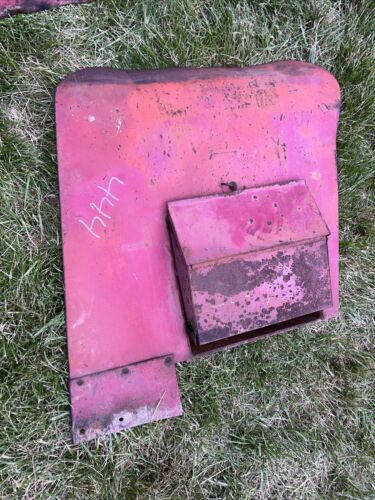 IH 444 Single fender antique tractor