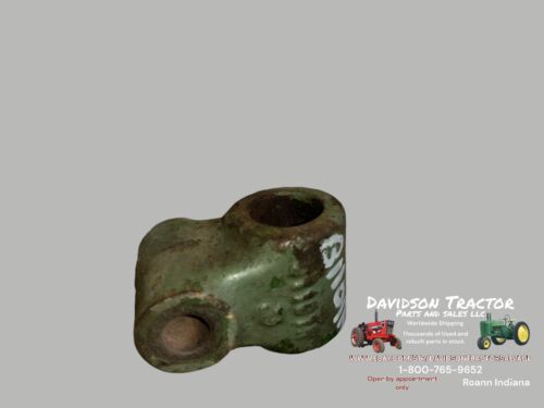 USED B JOHN DEERE TRACTOR STEERING SHAFT SUPPORT HOUSNG B1101R