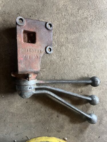 Farmall IH 400 350 450 350 RC Tractor 2 hydraulic control lever handles