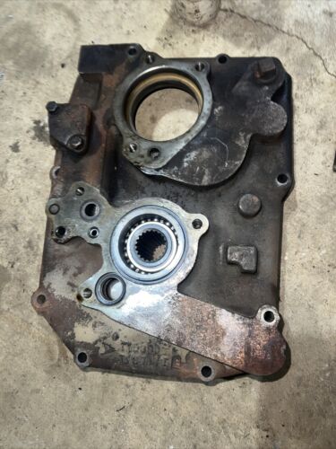 JOHN DEERE 2010 TRANSMISSION FRONT COVER AT15882 T16690T W/gear