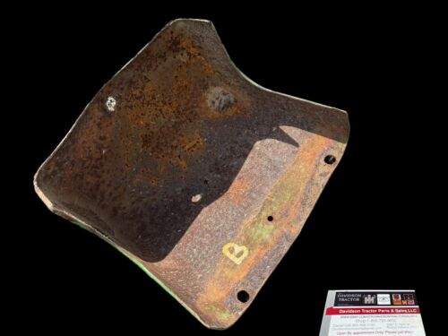 JOHN DEERE Late Model  B NOSE CONE GREAT SHAPE!