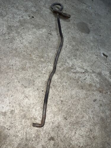 FARMALL H. PTO SHIFTING ROD WITH ROD GUIDE.