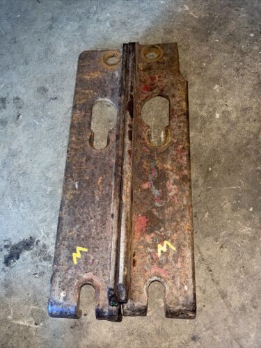 IH Farmall M SM MD 400 Axle Drawbar Mounting Brackets Pair Antique Tractor