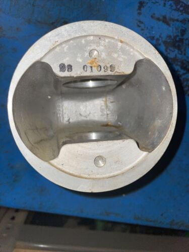 NEW 1066 1086 Piston 684251C2G