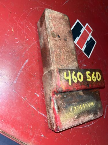 Farmall 460 560 tractor IH hydraulic control valve side block & outlet ports