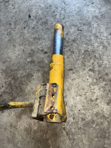 International Cub 154 185low boy IH Tractor Orgnl hydraulic lift cylinder & hose