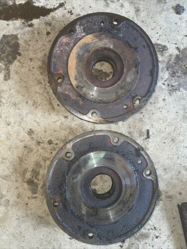 International 300 350 Utility tractor IH inner brake drive gear holder Mount
