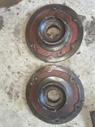 International 300 350 Utility tractor IH inner brake drive gear holder Mount