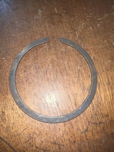 NOS SNAP RING FOR INTERNATIONAL / FARMALL TRACTORS 380220R1