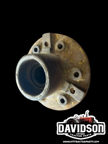 USED JOHN DEERE TRACTOR FRONT WHEEL HUB A1553R