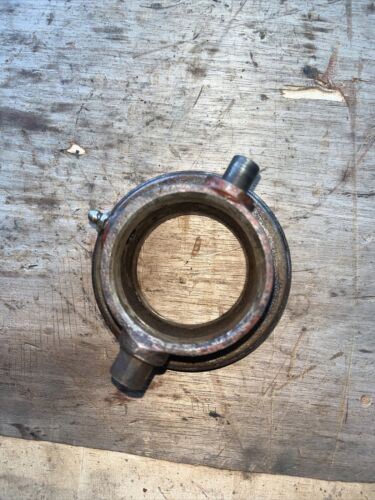 Throw out 3070647R1 SLEEVE for International 354, 2444, 364, 444, 384,