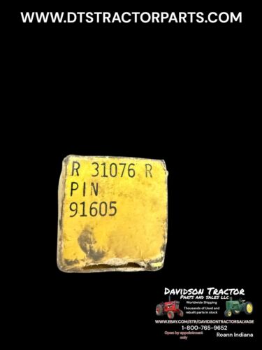 R31076R Genuine John Deere New Old Stock Pin