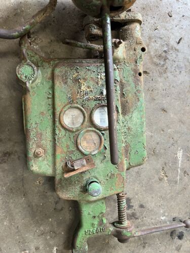 1946 John Deere B Dash/Shifter Tower Antique Tractor