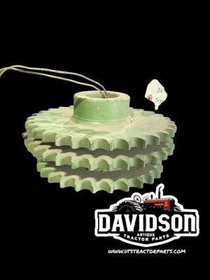 John Deere AN100773 Sprocket Double Tooth Corn Attachment 335,435,635