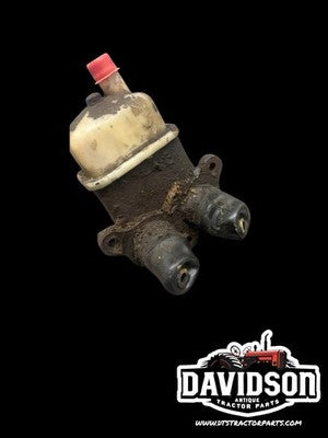D3NN2140A Dual Brake Master Cylinder fits Ford 8200 8000 TW10 TW5 8600 8700 9000