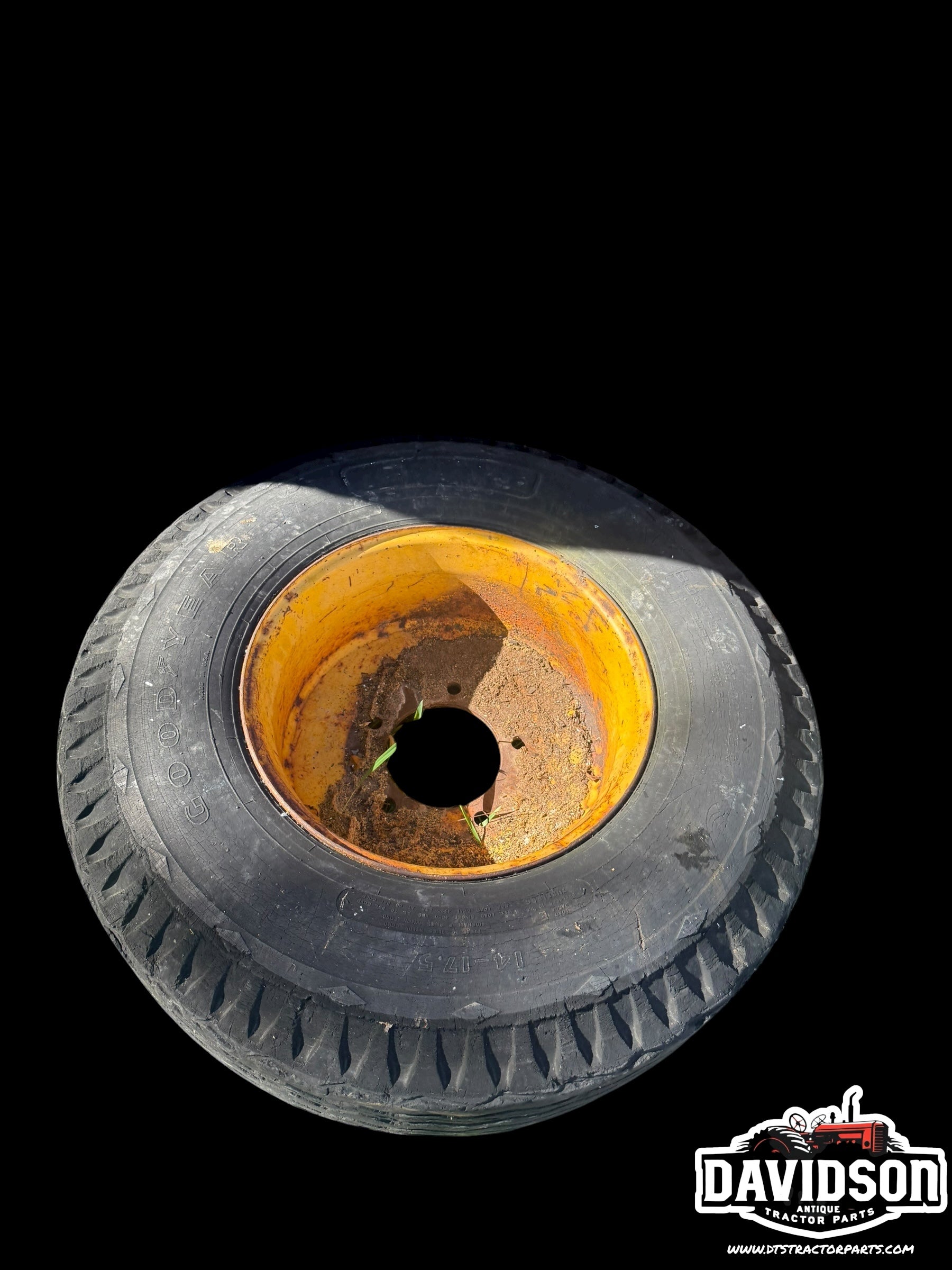 John Deere 500 C backhoe front rim w/tire 14-17.5