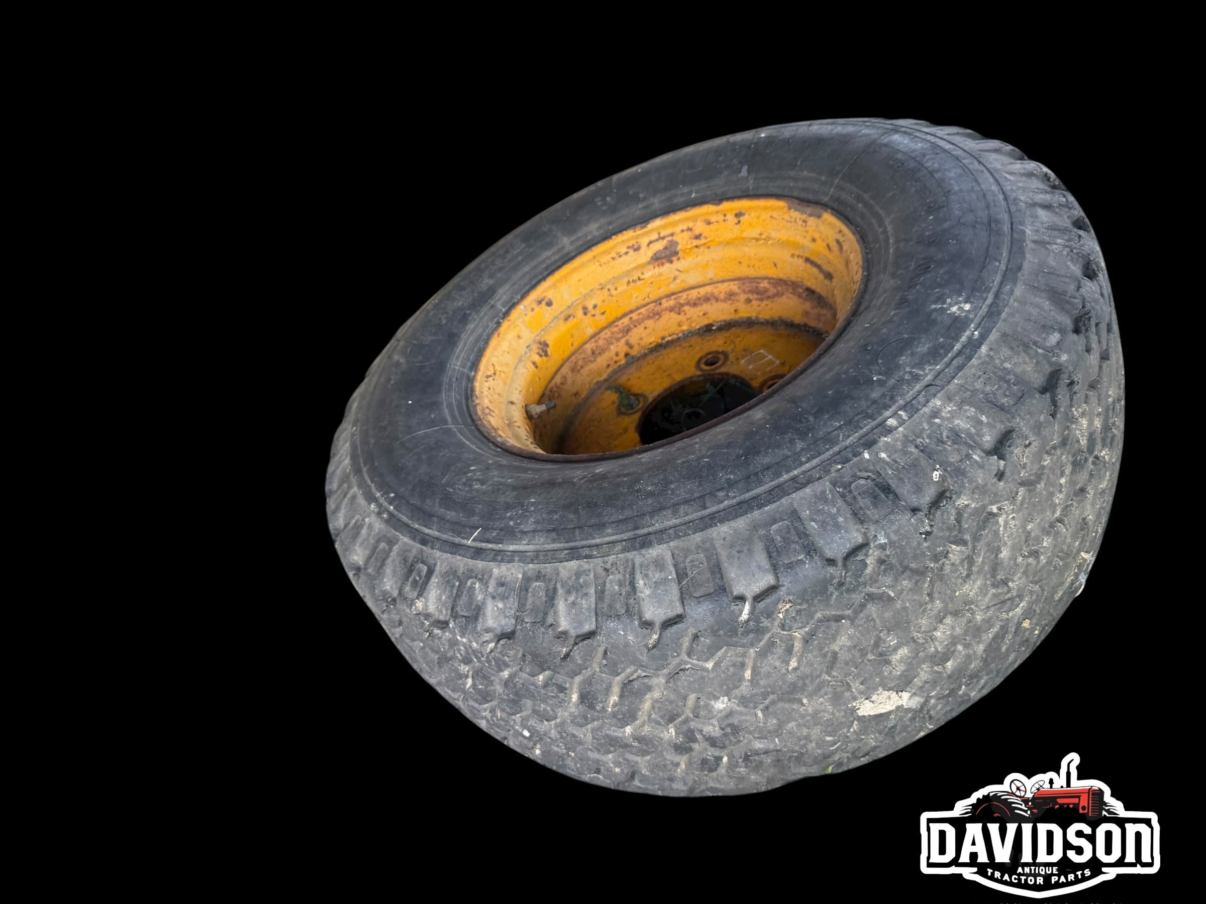 John Deere 500 C backhoe front rim w/tire 14-17.5