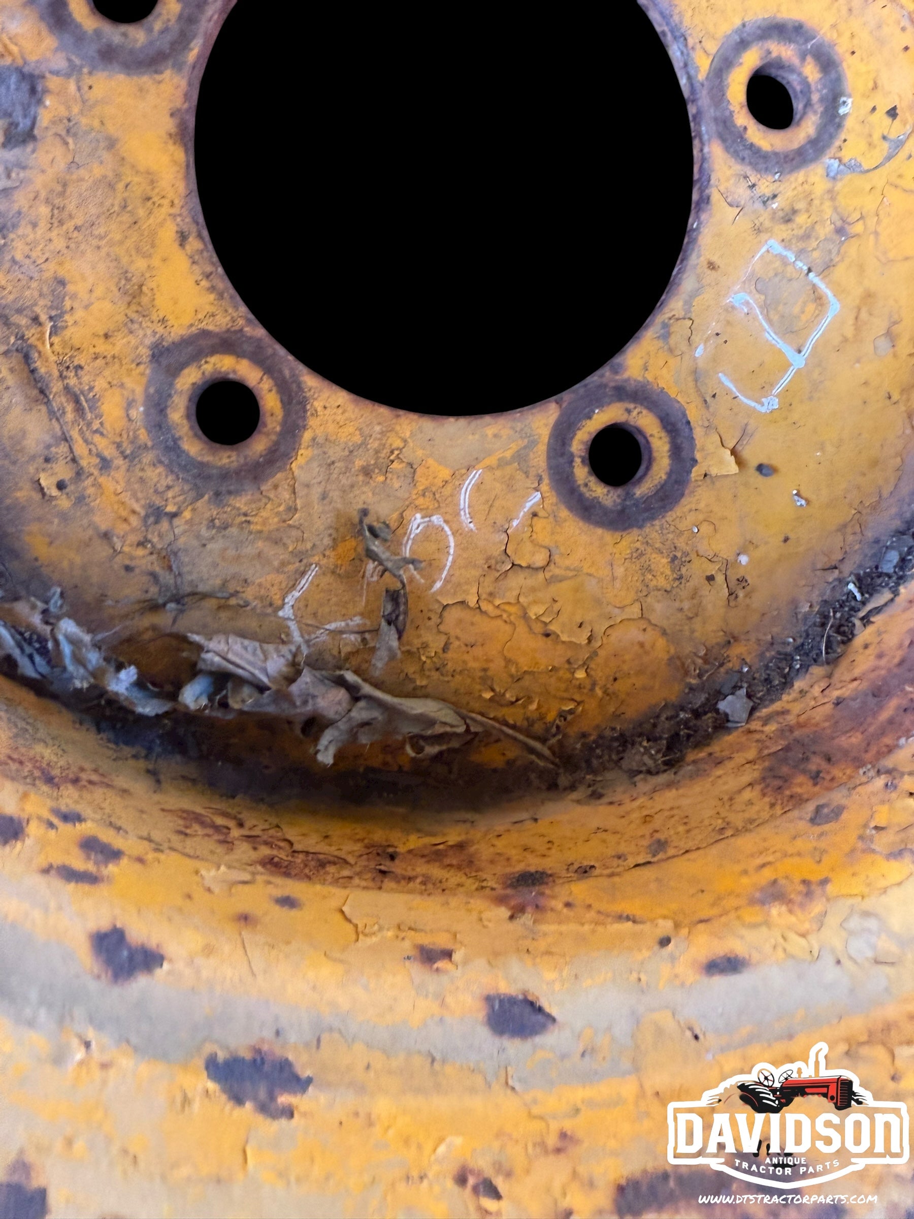 John Deere 500 C backhoe front rim w/tire 14-17.5