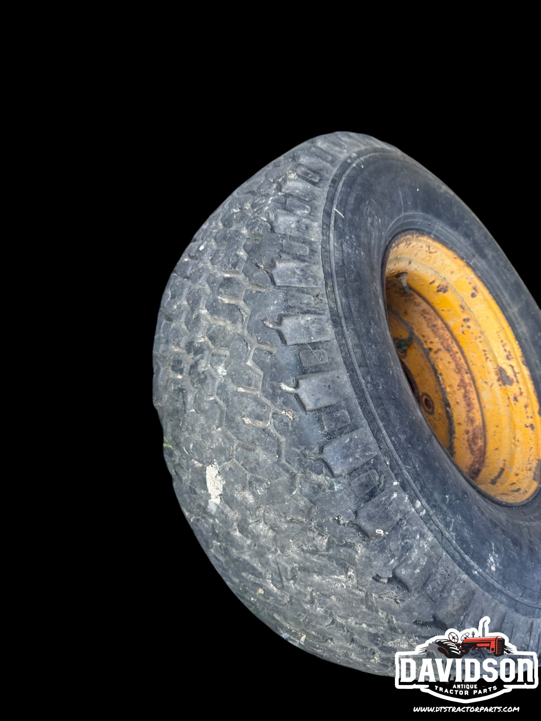 John Deere 500 C backhoe front rim w/tire 14-17.5