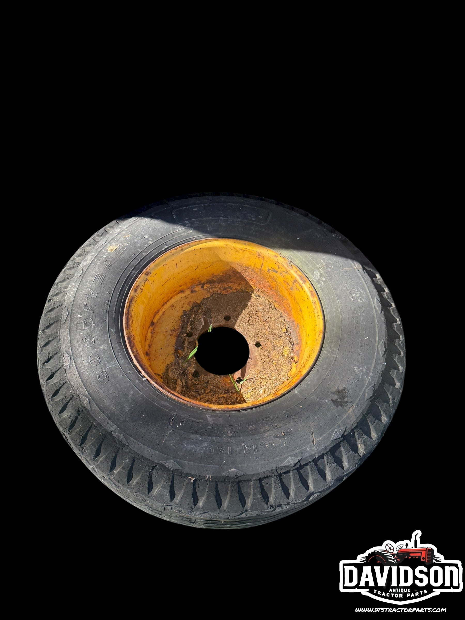 John Deere 500 C backhoe front rim w/tire 14-17.5