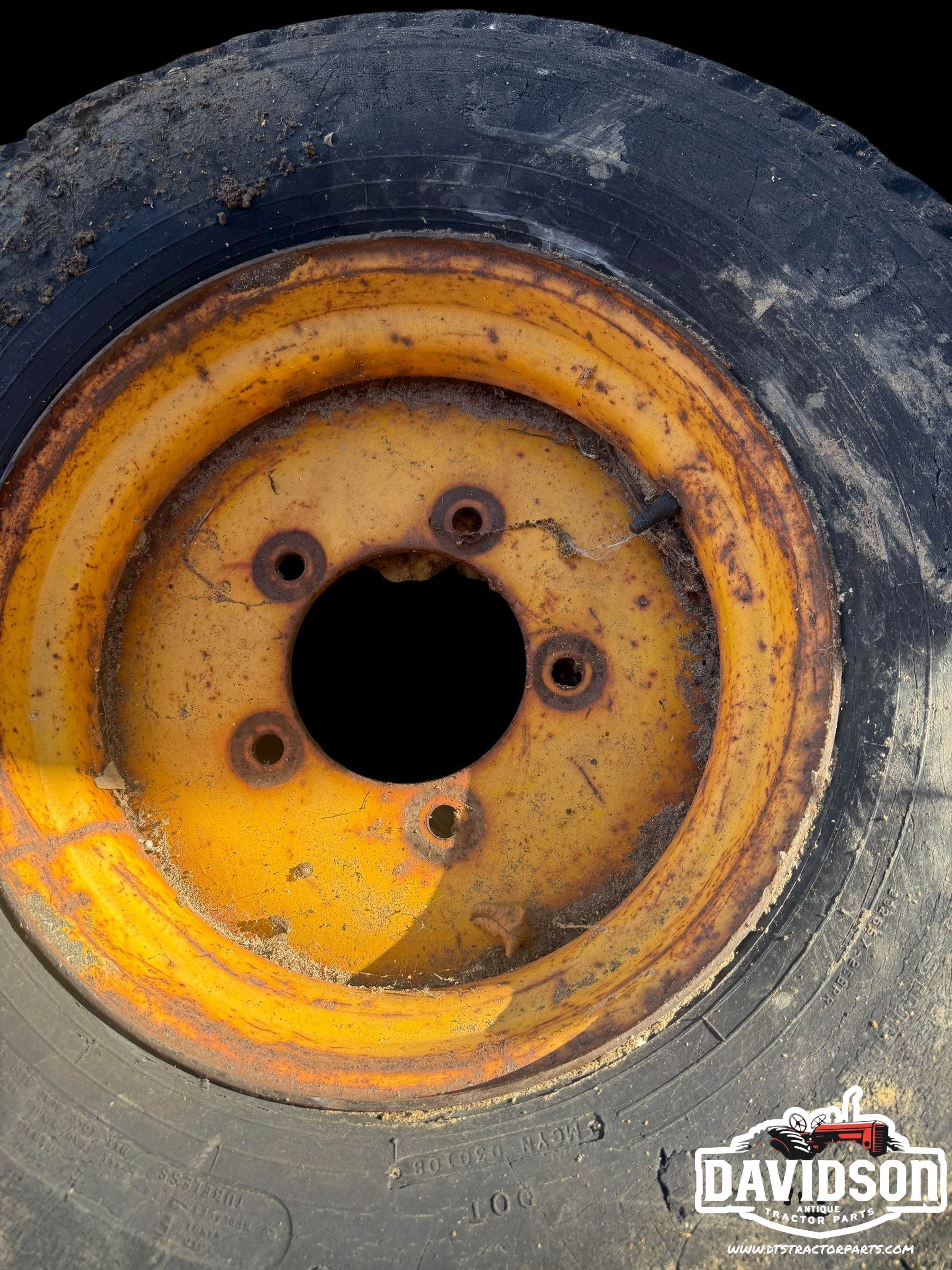 John Deere 500 C backhoe front rim w/tire 14-17.5