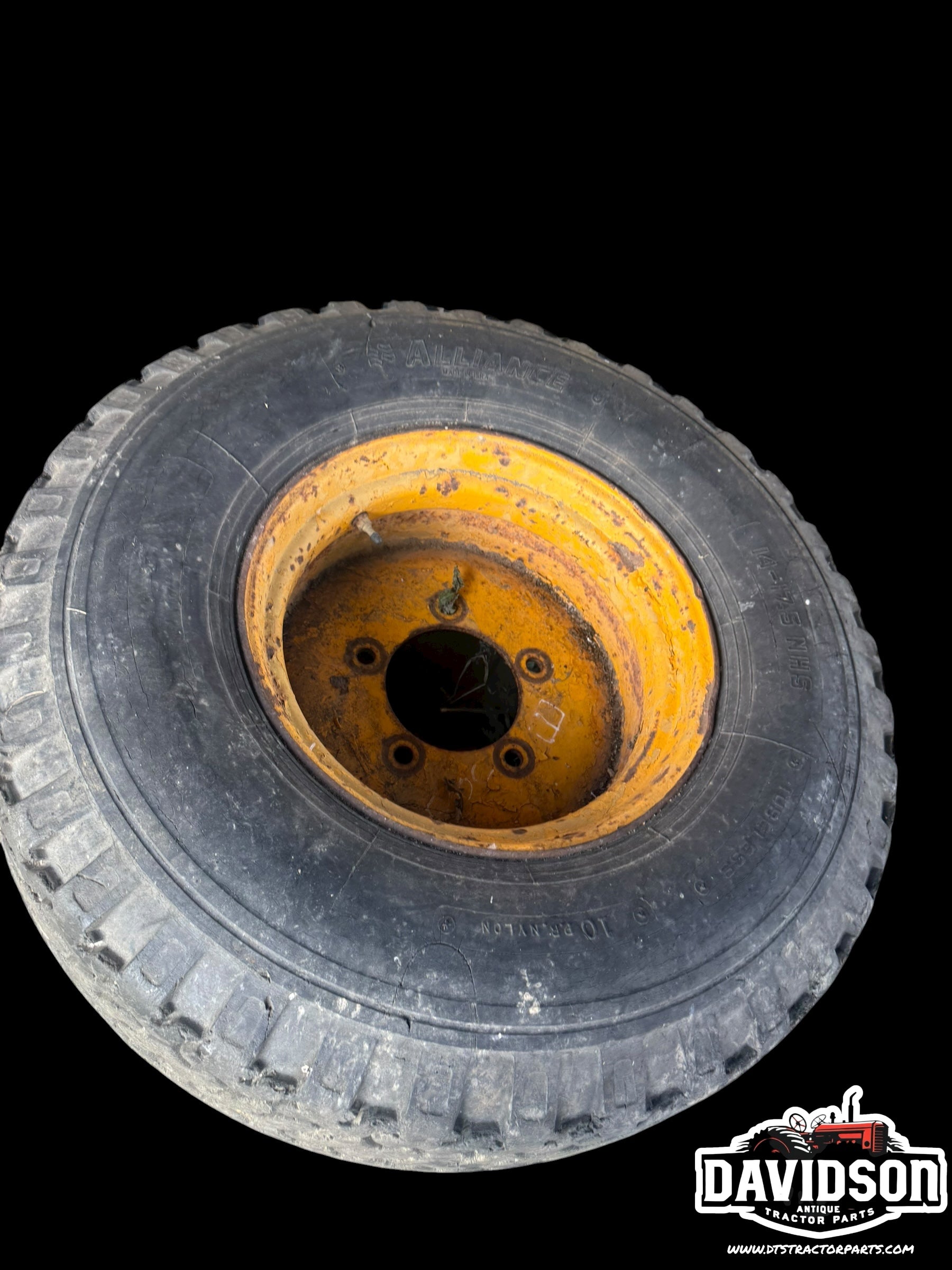 John Deere 500 C backhoe front rim w/tire 14-17.5