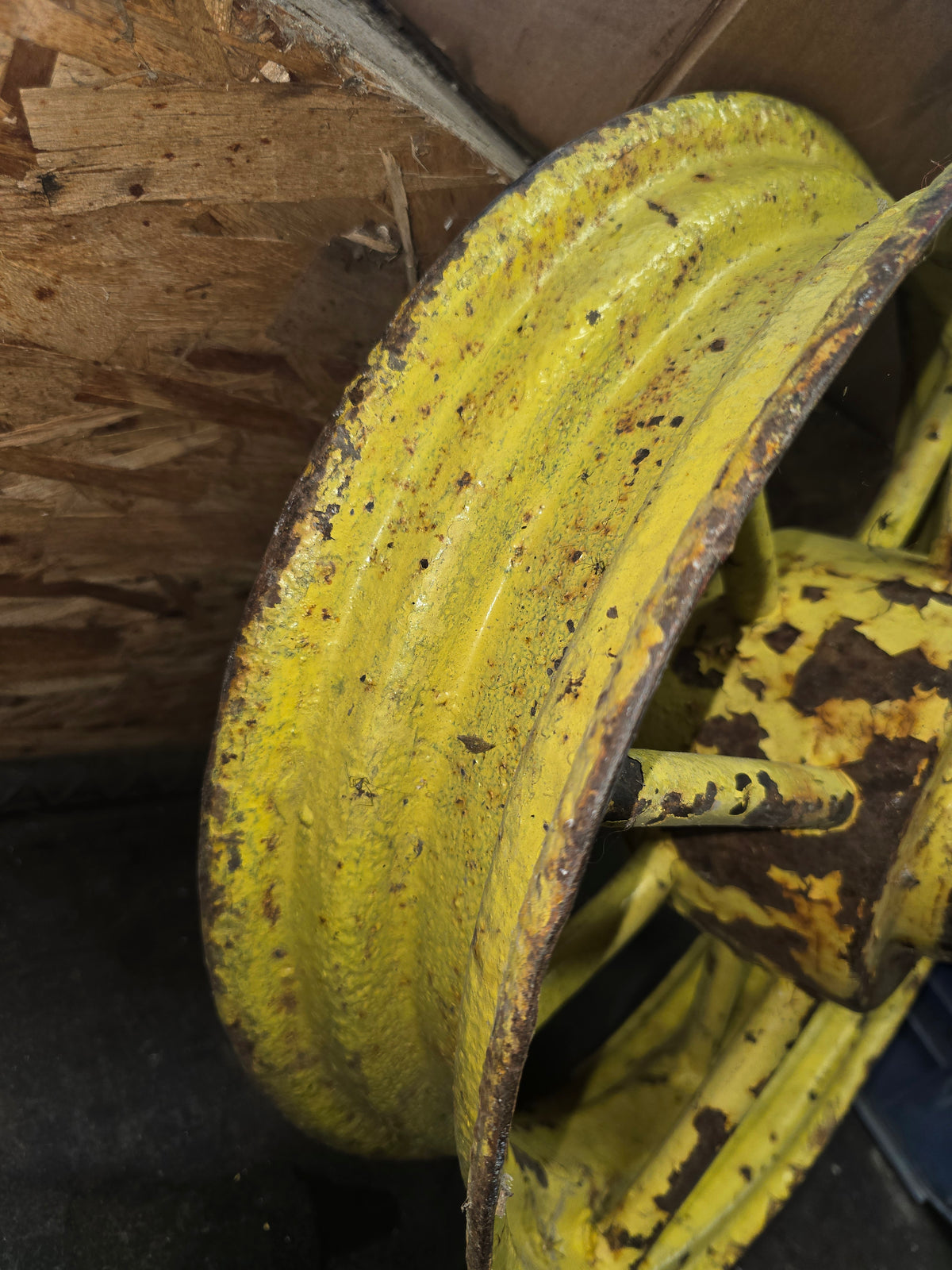 3.5X15 John Deere B roundspoke front wheel rim.